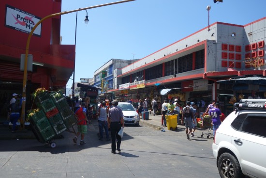 a busy street corner in Coca Cola (San José district)